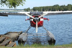 Cessna_195_seaplane_aircraft_photo