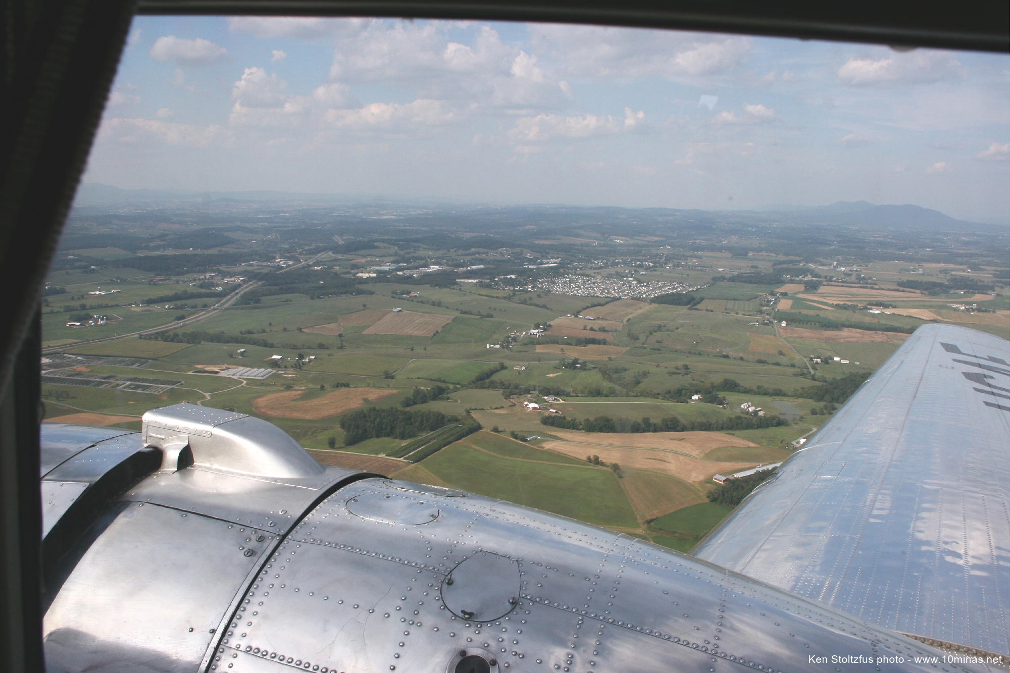 Photo_of_the_Shenandoah_Valley_from_a_DC-3