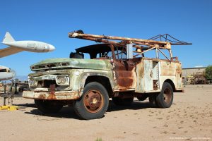 Vintage_GMC_3500_boom_truck_photo